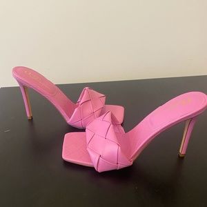 BRAND NEW NEVER WORN Olivia Z Woven Mules